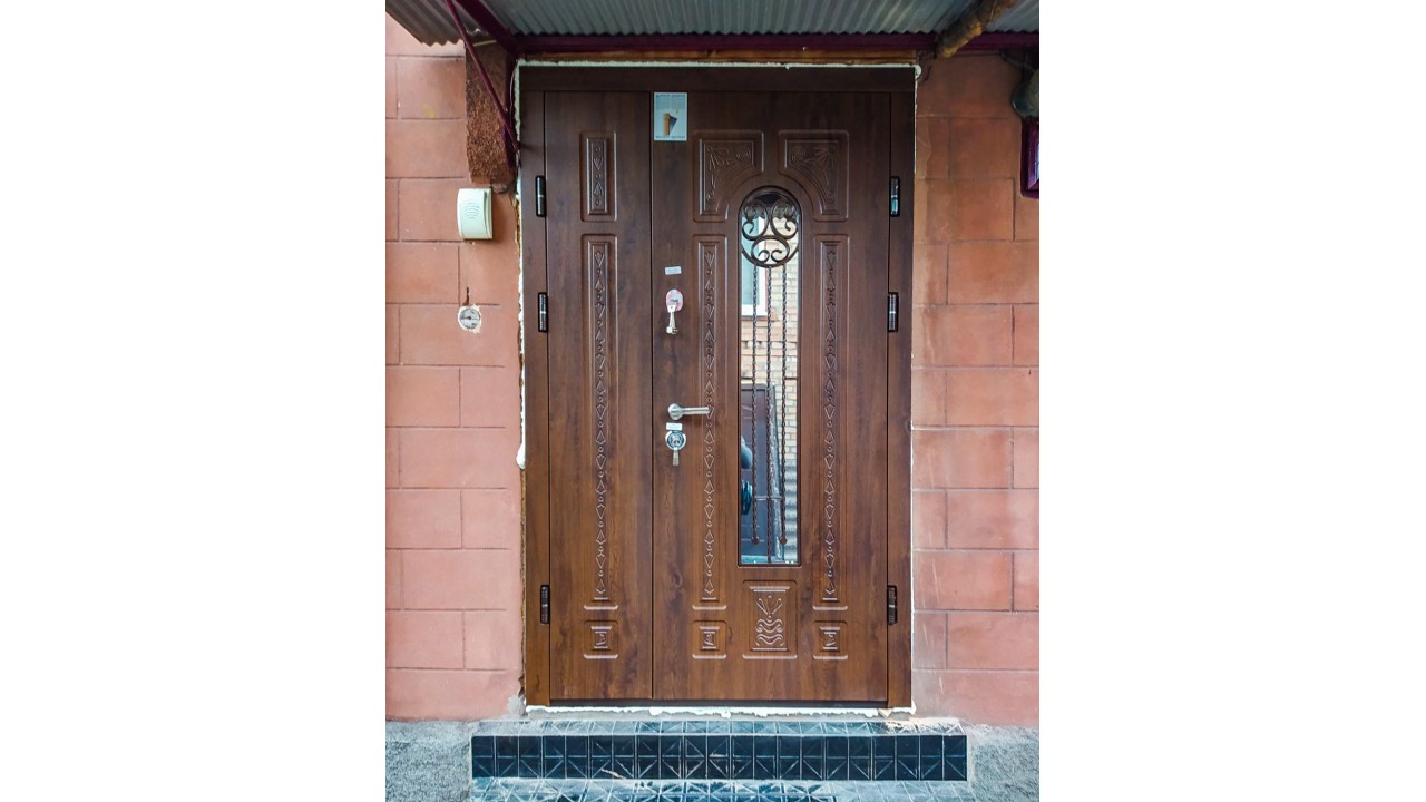 Класична двері для дому