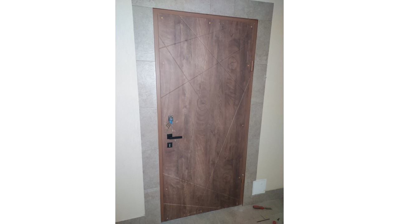 Накладка на вхідні двері