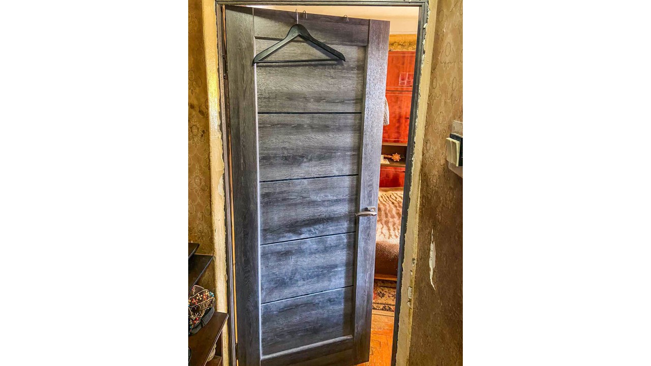 Нова двері в радянській квартирі